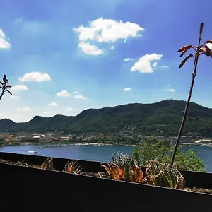 https://veranda-lake-view.it-lombardy.com