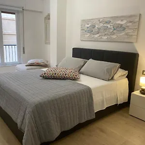 https://delle-palme-rooms-elegante-monolocale-in-centro.sicilyhotelsitaly.net